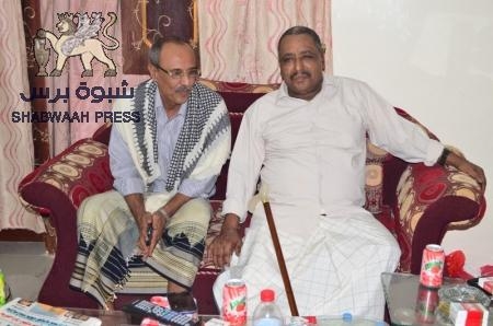 وفد من قيادة فرع حزب الرابطة بحضرموت يزور الزعيم باعوم في منزله بمدينة المكلا‎