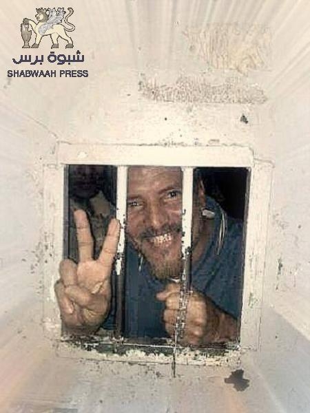 اخرجوا من في الداخل من السجون قبل أن تعيدوا الذين بالخارج