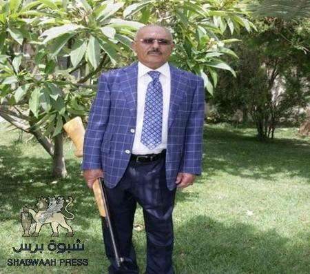 لاشباع غريزة القتل ورؤية الدماء : علي صالح يقوم بقتل أرانب في حوش منزله