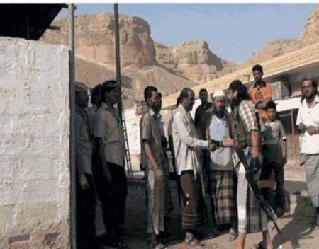 الحرب الإعلامية تستعر بين الجيش والقاعدة في اليمن