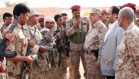 وزير الدفاع اليمني ومحافظ حضرموت يزوران منفذ الوديعة الحدودي