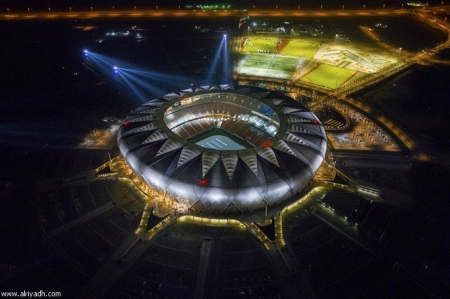 لماذا جددت السعودية منافستها قطر على البنية الرياضية وحقوق النقل التلفزيوني؟