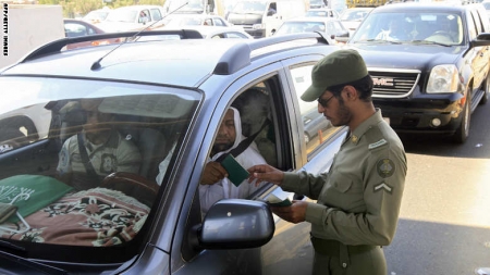 المطاوعة يكذبون .. والكلباني بعد الاعتذار من مقيم بريطاني : ماذا سيحصل لو كان المقيم عربيا؟