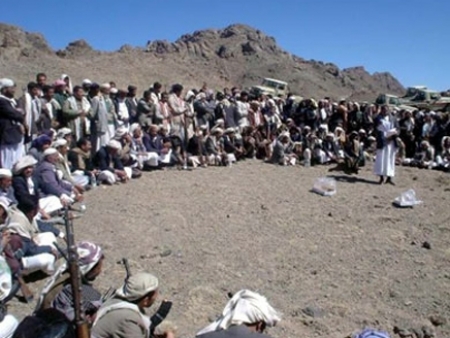 الأحكام القبلية في اليمن : الدولة تحكّم خولان بـ 100 بندق وبندق في قضية العميد التوعري
