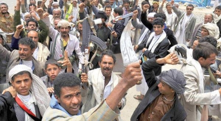 هادي يستعد للحرب ويمارس سياسة ‘‘العصا والجزرة ‘‘ مع المتمردين