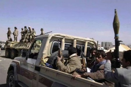 بعد تفجر القتال في حزيز : الحوثيون ينفون مهاجمة معسكر السواد بحزيز ويتهمون طرفا ثالثا