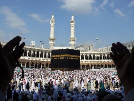 إمام الحرم المكي الشريف : الحج ليس مكاناً للاستقطابات السياسية
