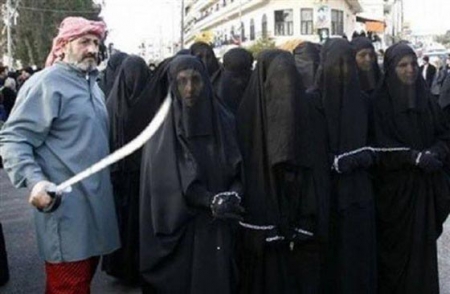 عراقي يشتري ‘‘ سبايا‘‘ من داعش بـ 280 دولارا