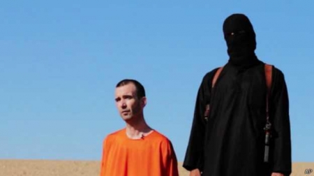 إف بي آي يحدد هوية ملثم الدولة الإسلاميه في فيديو قتل الرهائن