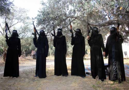 الغارديان: الزواج يدفع المئات من الفتيات الغربيات للإلتحاق بالجهاديين