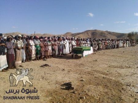 الالاف يشيعون جثمان الشهيد البطل بن زين في مسقط راسة بغيل بن يمين