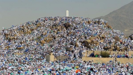 استمرار توافد الحجاج إلى صعيد عرفات