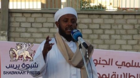 سيؤن الآلاف يؤدون صلاة عيد الاضحى المبارك صباح يوم امس في ساحة الشهداء