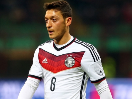ابتعاد أوزيل بين 10 و12 أسبوعاً عن الملاعب