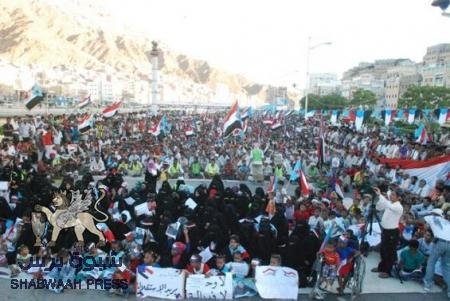 مجلس الحراك والحركة الشبابية واتحاد النساء بحضرموت يدعون للزحف إلى العاصمة عدن ..
