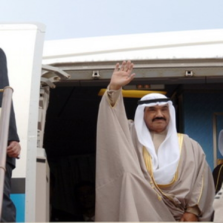 استكمال التحقيق مع رئيس وزراء الكويت السابق ناصر المحمد غداً