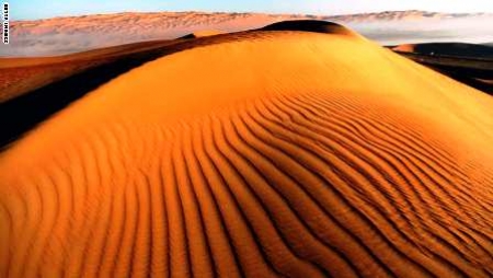 التوصل الى حلّ لغز روعة تجاعيد كثبان الرمل على الصحاري