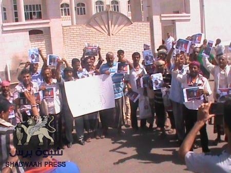وقفة احتجاجية بعدن للمطالبة بالإفراج الفوري عن الأسرى والمعتقلين الجنوبيين