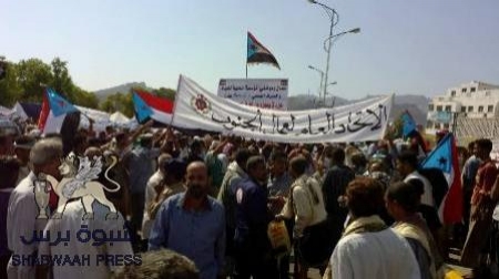 بن شعيب: سلمنا المدسوسين عبر منظمة دولية ومن يشعل النار سيكتوي بها, و مهرجان عمالي حاشد (صور)