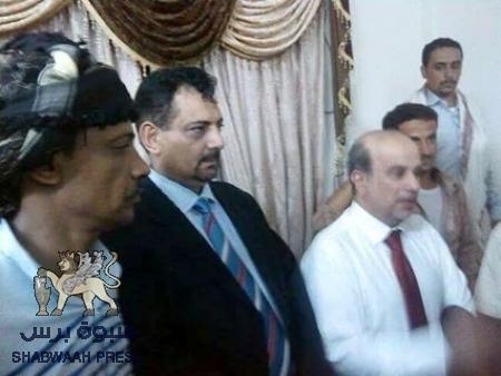 الشيخ محسن بن فريد أمين عام الرابطة والأستاذ فضل ناجي يصلان قبل دقائق الى مطار عدن