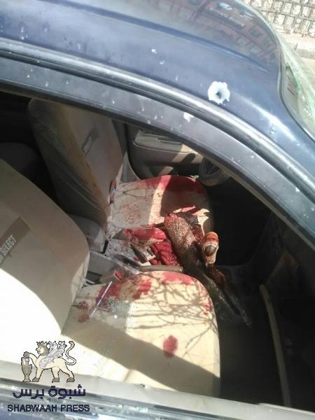مقتل مواطن واصابة شخصين بانفجار عبوة ناسفة ورصاص الجيش اليمني بالمكلا (صور)