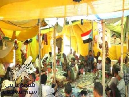 ندوة شعرية بمخيم حاليمن بالعروض جمعت ابرز شعراء الجنوب تتحول الى سجال شعري وسباق ثوري رائع ..