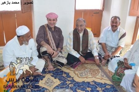 السيد الجفري يزور منزل مرجعية حضرموت ومفتيها المرحوم العلامة السيد عبدالله محفوظ الحداد (صور)