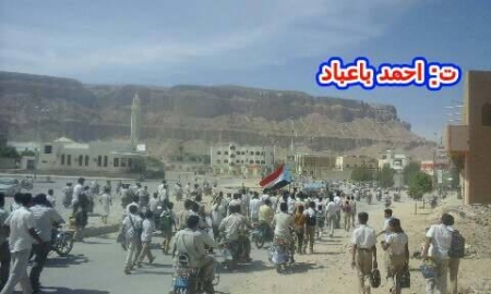سيئون : مسيرة طلابية حاشدة وحملة رفع اعلام الجنوب فوق جميع المدارس وتأدية النشيد الوطني الجنوبي