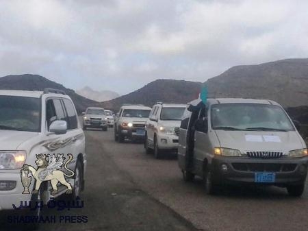 أبناء شبوه يجتازون عوائق الجيش اليمني في طريقهم الى عدن وباعوم يواصل طريقه بمعيتهم