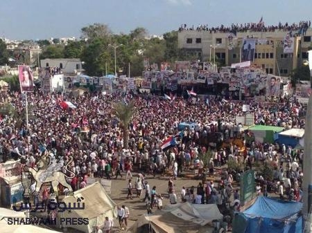 اعلاميون عرب وأجانب يتوافدون على ساحة خورمكسر