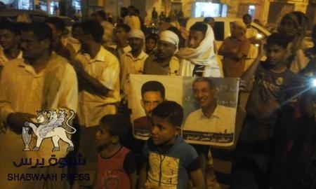 سيئون مسيرة غضب ثوريه في الاسير الجنوبي تنديدا باغتيال الشهيدين الجنيدي واليافعي وتضامناً مع اسرتي الشهيدين