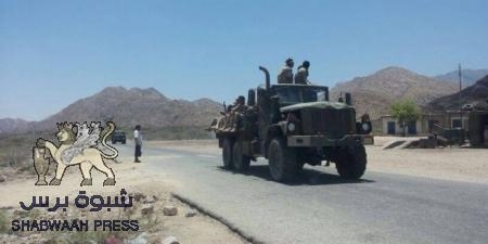 قبائل المحفد واللجان الشعبية يمنعون خروج اسلحة ثقيله للجيش باتجاه عدن .