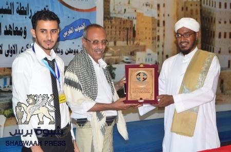 الجفري: نؤيد المطالب المشروعة لحلف حضرموت وهذا لايتعارض مع اصرارنا وثبات موقفنا في بناء دولة الجنوب العربي الفيدرالية الجديدة.
