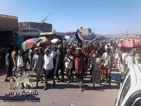 محفد باكازم تنتفض غضباً تضامناً مع ابناء شبوه والعاصمة عدن.