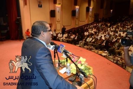 المحافظ باحميد ... مهاتير حضرموت أم زنداني صنعاء