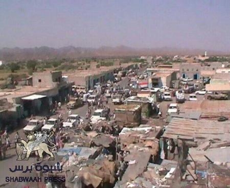 جنود من كتيبة المحفد يعاودون قطع شبكة الاتصالات بالمحفد.