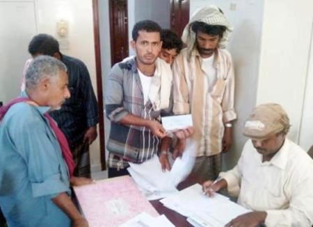 أكان المحافظ مؤتمري أم إصلاحي : متنفذون بوادي حضرموت يسعون لتأخير الصرف للمنازل الخاصة بالمتضررين منذ 2008م