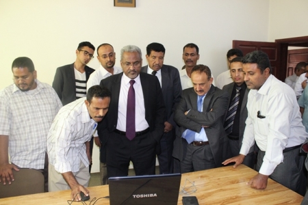 حضرموت : وزير النقل يتفقد مشروع توسعة مطار المكلا والهيئة العامة لتنظيم النقل البري