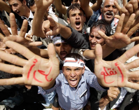 تحول مسار الثورات العربية من إسقاط النظم إلى تفكيك الدول؟: