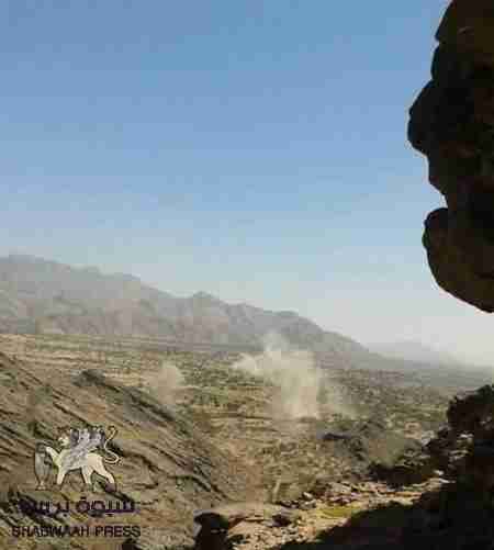مدفعية الجيش اليمني تقصف المناطق المحيطة بالحبيلين
