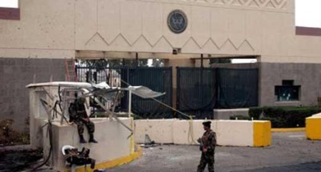 قيادي في أنصارالله : الأمريكان لا يستطيعون حمل سياراتهم مع حقائبهم في طائرتهم المغادرة