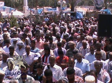 خطيب الساحة بعدن : يدعو للالتفاف حول اللجان الشعبية والوقوف صفا واحدا للتصدي للموت القادم من الشمال.