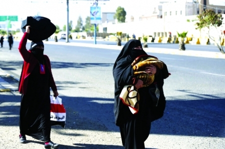 اليمنيون بين فكي الحرب والجوع