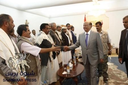 الرئيس هادي يستقبل محافظي مأرب والجوف