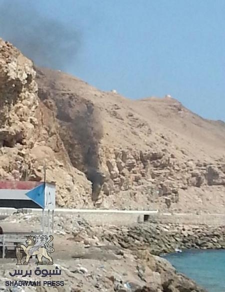 انفجار يستهدف دورية في مدينة المكلا بعد ظهر اليوم واصابة مواطن في الديس