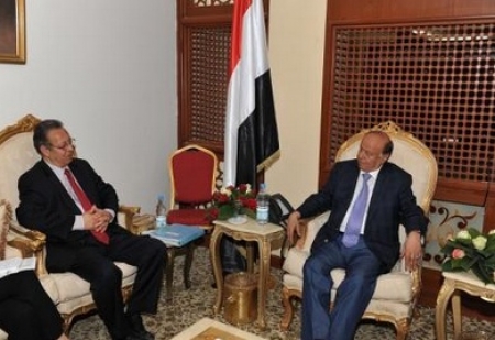 الخليج:هادي طلب من بنعمر اعلان عدن عاصمة سياسية وصنعاء عاصمة تاريخية
