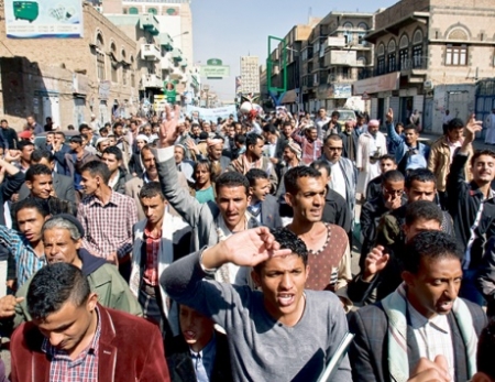 الاستقطاب في اليمن يدفع إلى خروج مظاهرات متناقضة