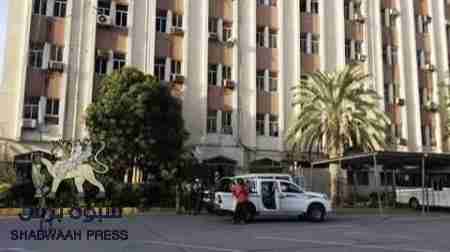 أطقم الأمن المركزي تقطع أوصال مدينة عدن وايقاف الرحلات الجوية من مطارها الدولي