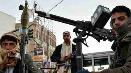 الحوثيون يرسلون وفدًا عسكريًا إلى إيران