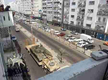 اللواء الصبيحي يصل مطار خورمكسر على رأس قوة من المنطقة العسكرية الرابعة (صور)